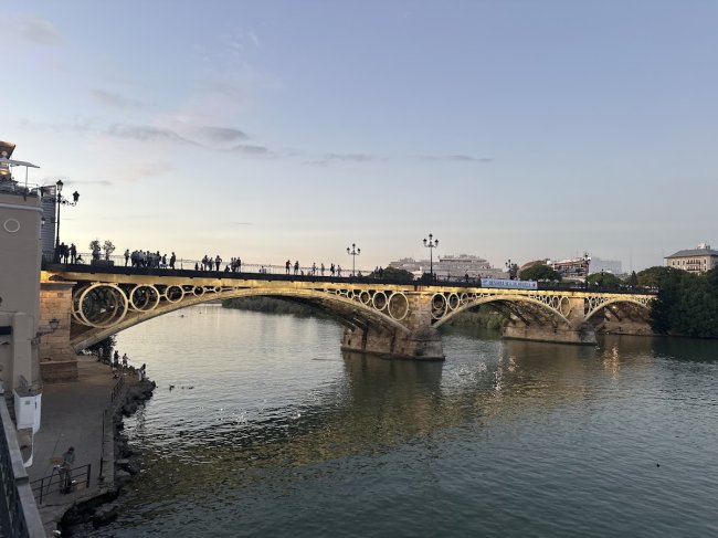 Triana neighborhood & calle Betis (1/3)