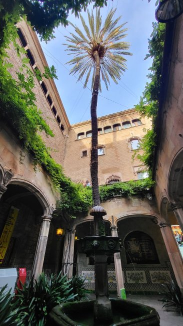 Gothic quarter (1/3)