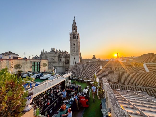 Terrace of the Doña María hotel (1/4)