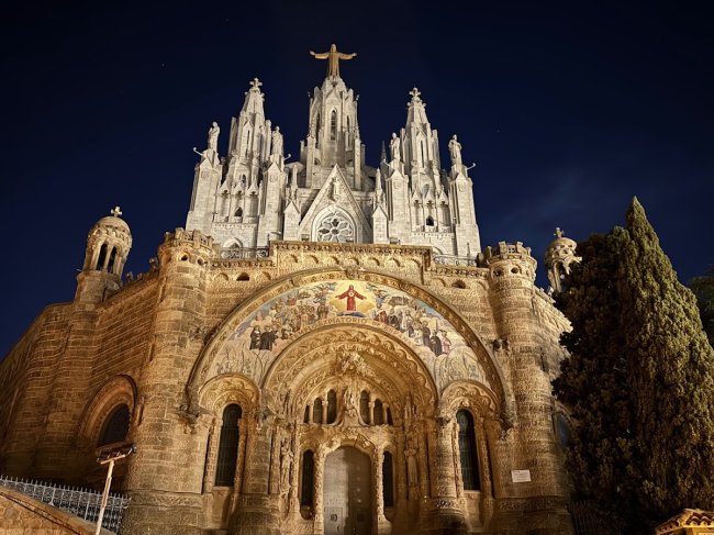 Temple of the sacred heart of Jesus (3/4)
