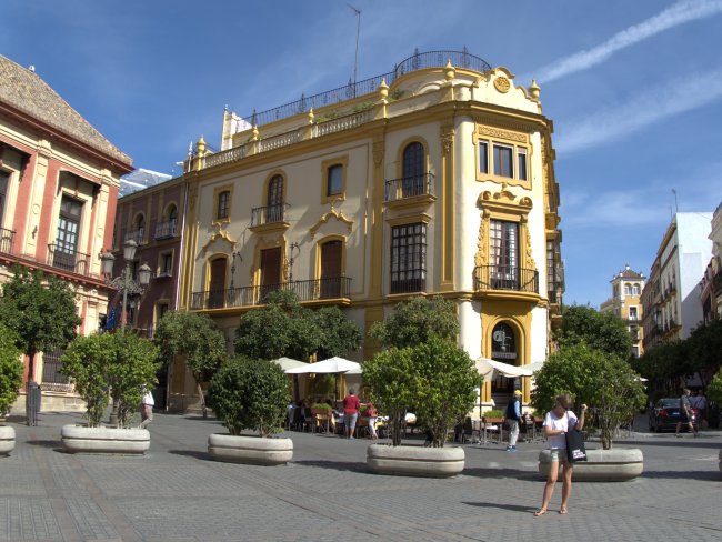 Triana neighborhood & calle Betis (2/3)