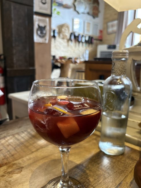 El librero tapas y quesos (2/3)