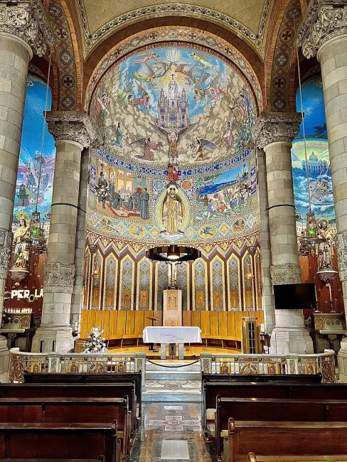 Temple of the sacred heart of Jesus (2/4)