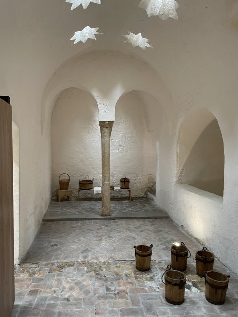 Arab baths of the admiral (2/3)
