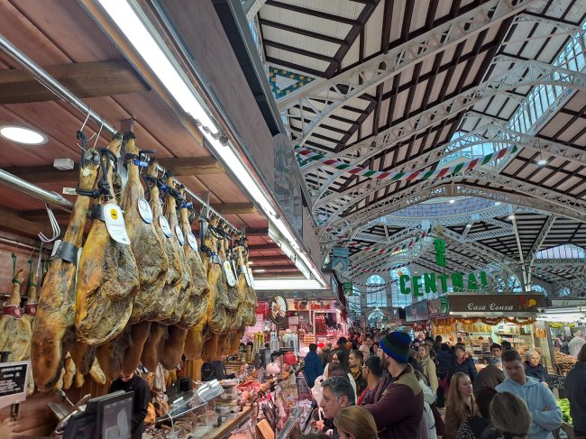 Central market (2/3)